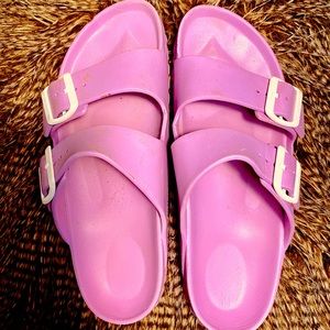 💖BIRKENSTOCK comfy lightweight rubber sandals! Size 9!💖